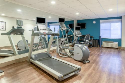 holiday inn express and suites scottsburg by ihg