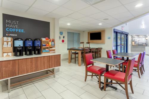 holiday inn express and suites scottsburg by ihg