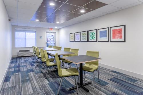 holiday inn express and suites scottsburg by ihg