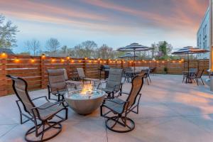 holiday inn express and suites scottsburg by ihg