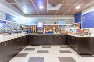 holiday inn express and suites scottsburg by ihg