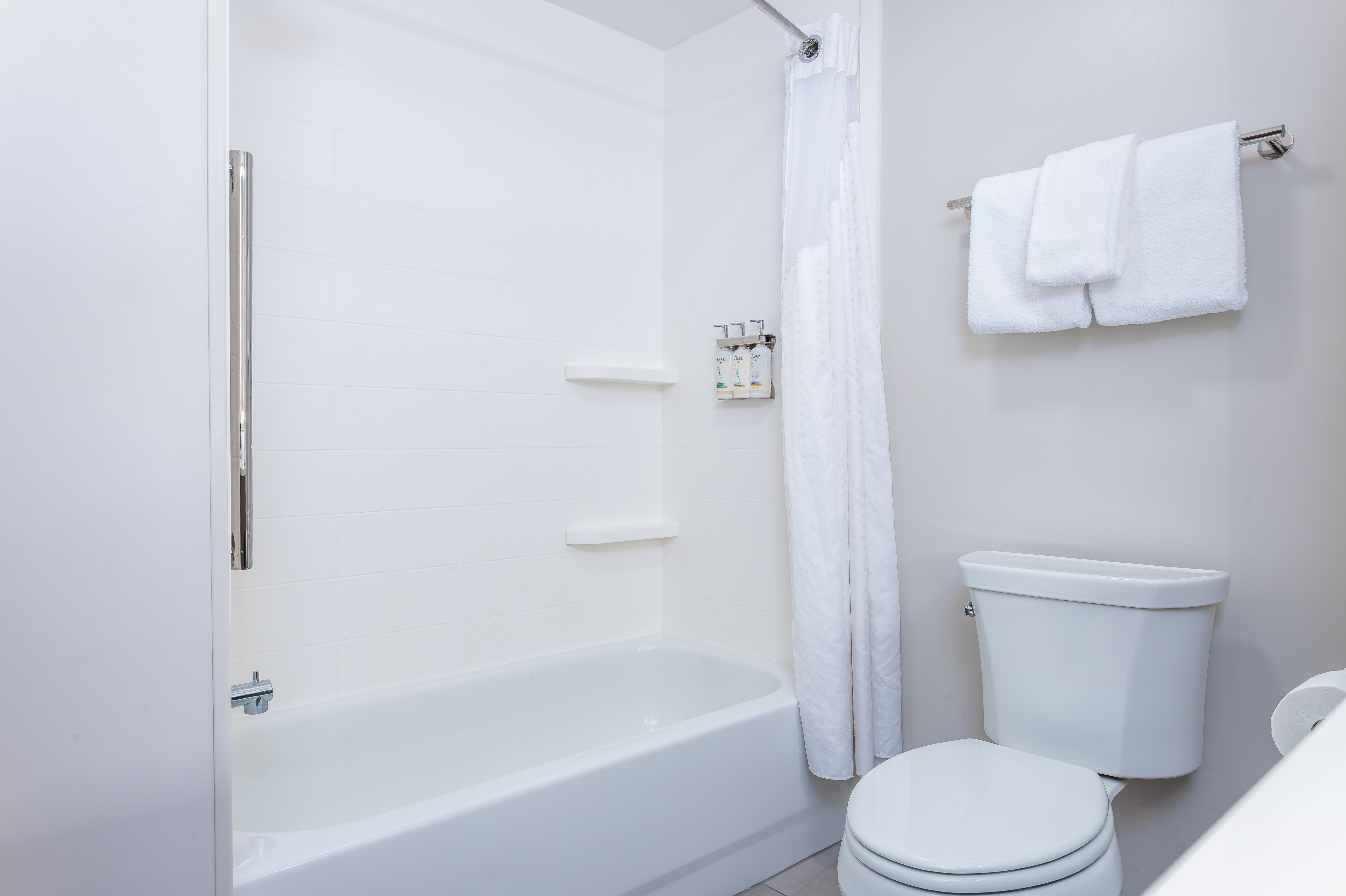 holiday inn express and suites lancaster by ihg