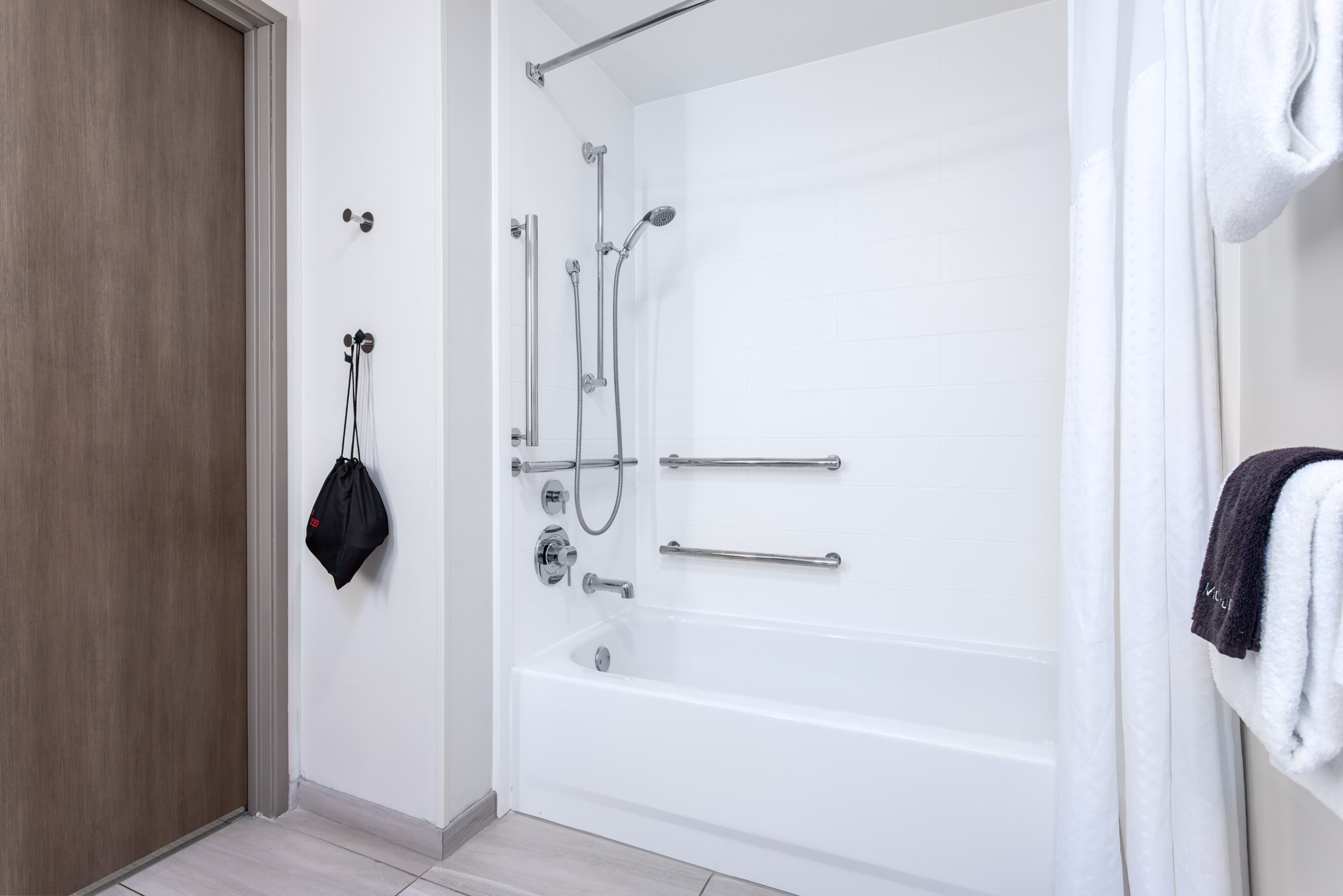holiday inn express and suites lancaster by ihg