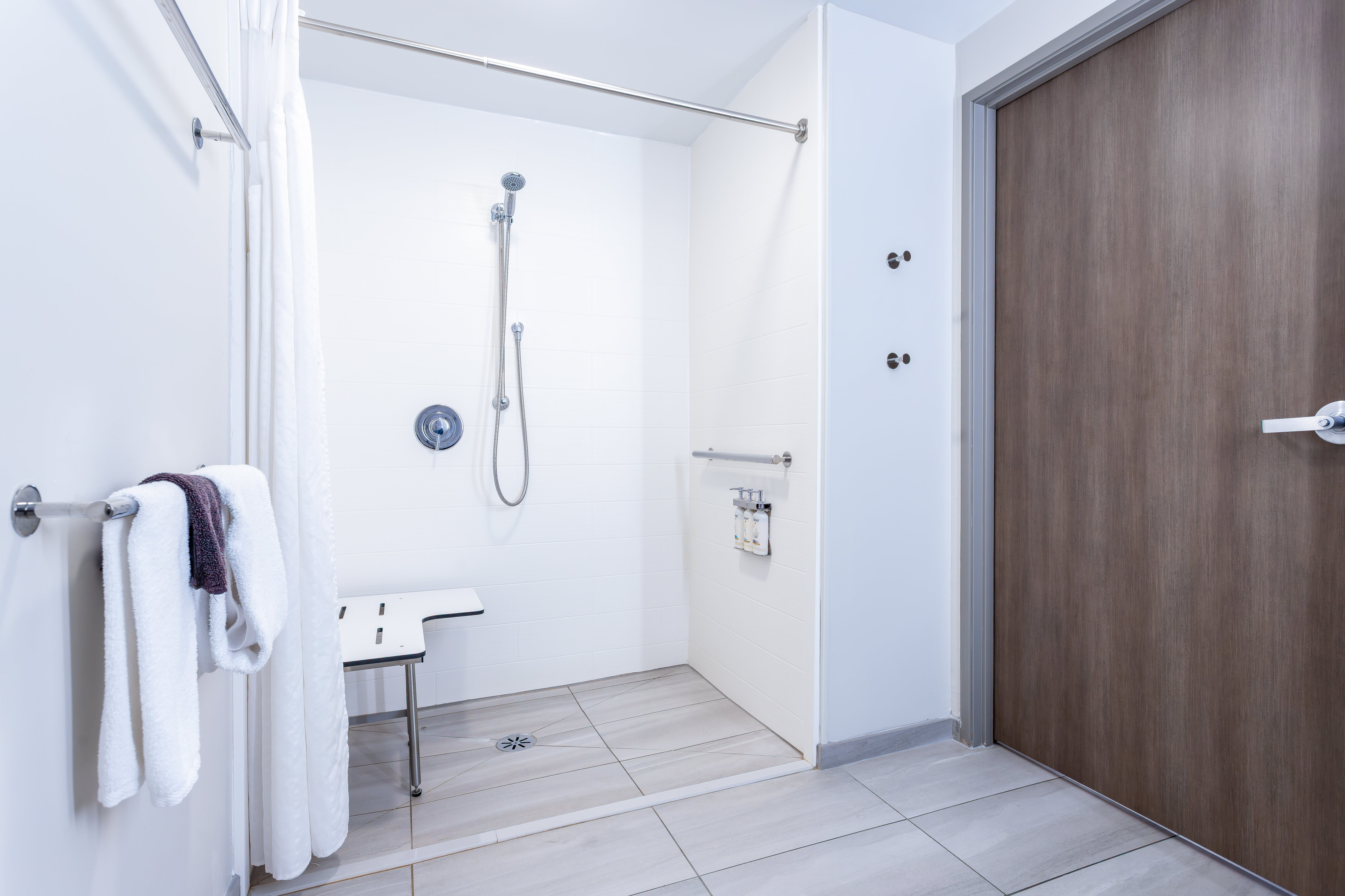 holiday inn express and suites lancaster by ihg