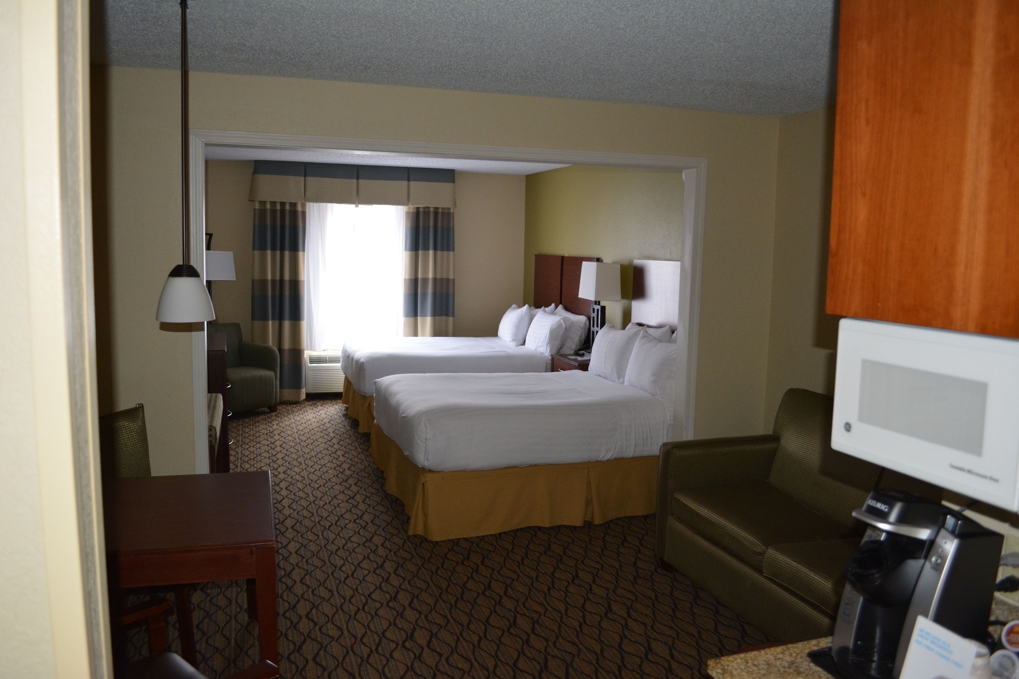 holiday inn express and suites lancaster by ihg