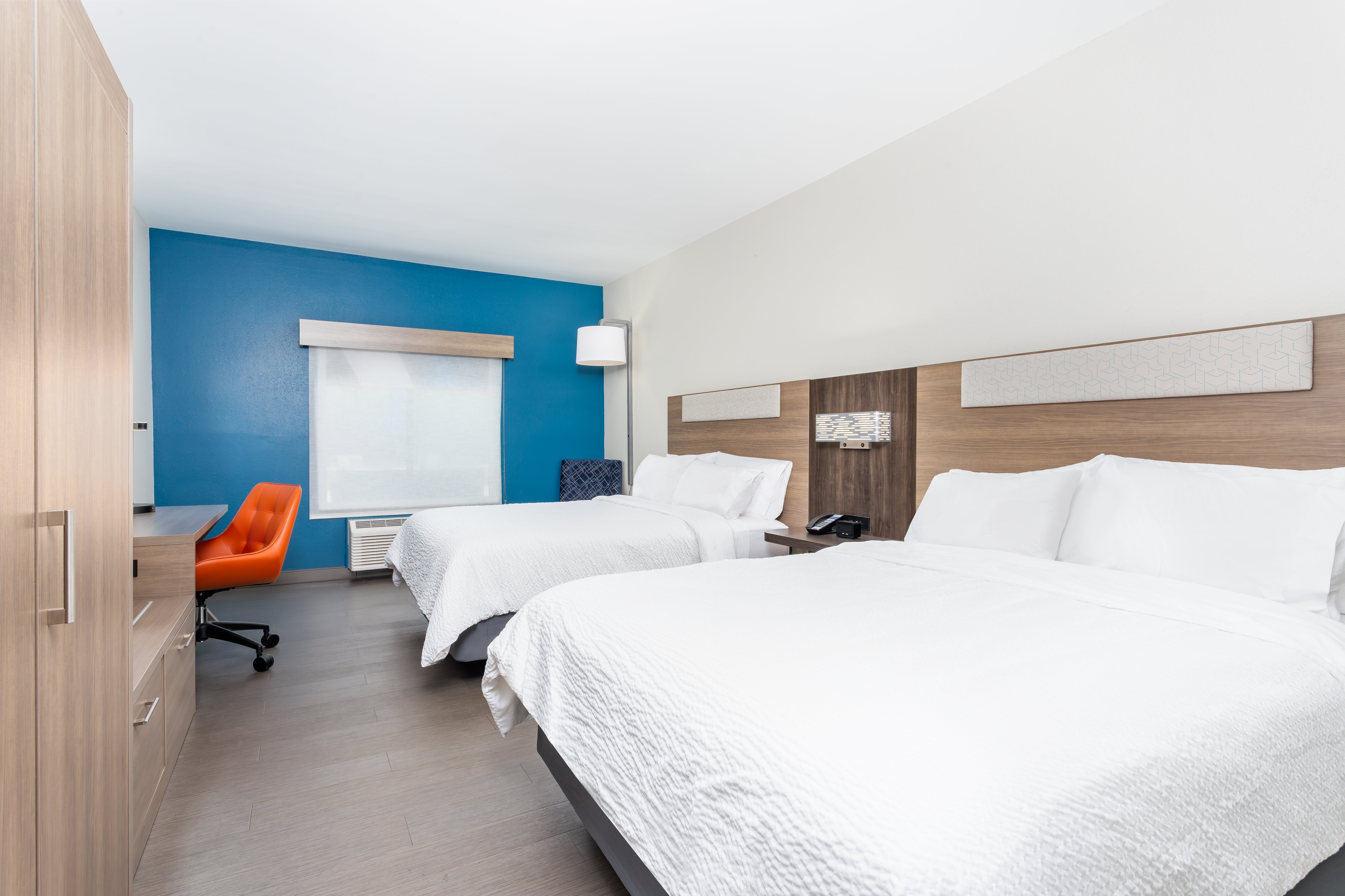 holiday inn express and suites lancaster by ihg