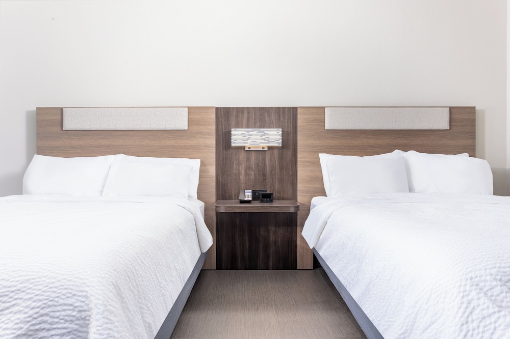 holiday inn express and suites lancaster by ihg