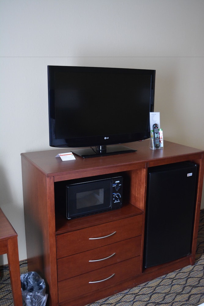 holiday inn express and suites lancaster by ihg