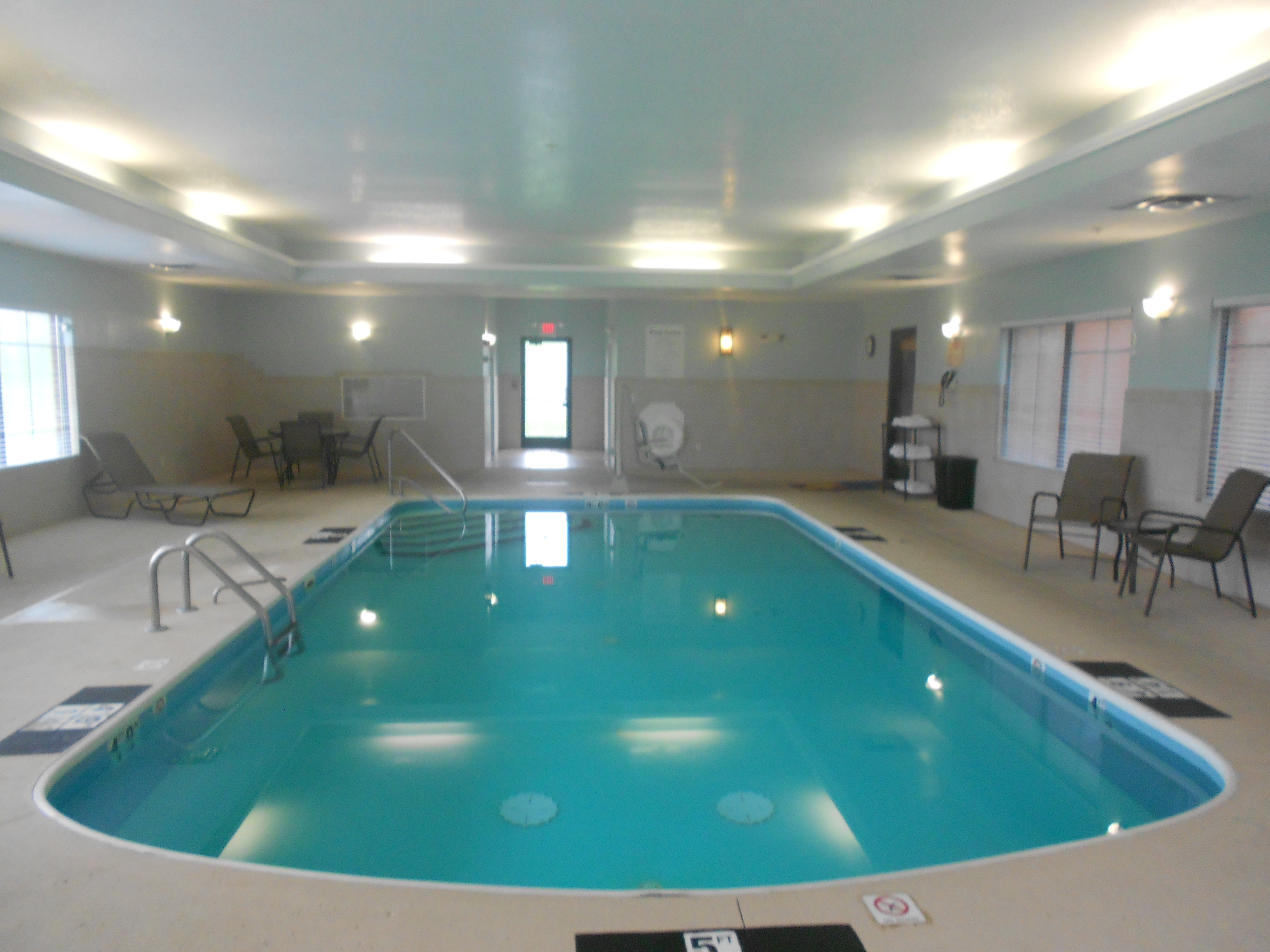 holiday inn express and suites lancaster by ihg