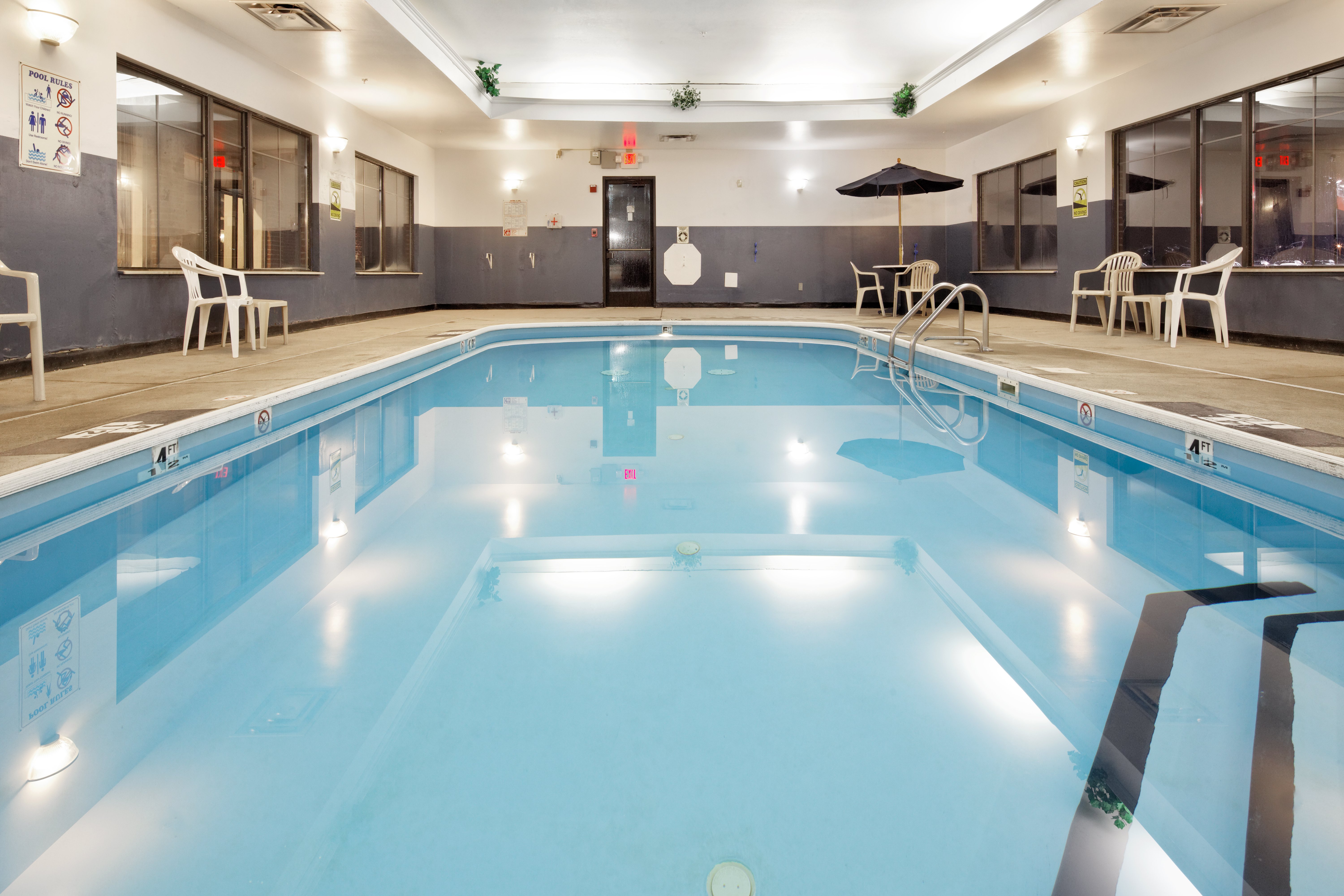 holiday inn express and suites lancaster by ihg