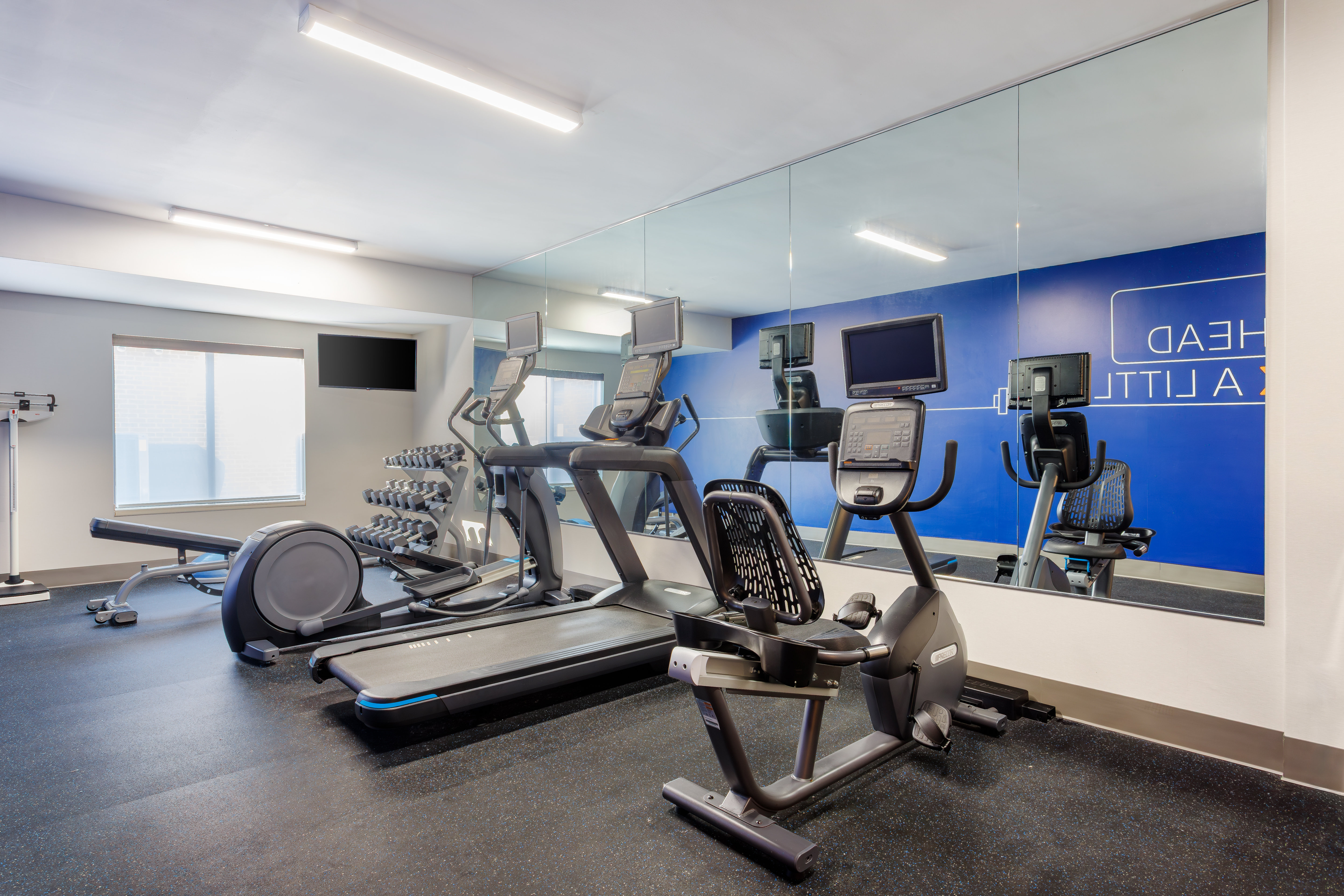 holiday inn express and suites lancaster by ihg