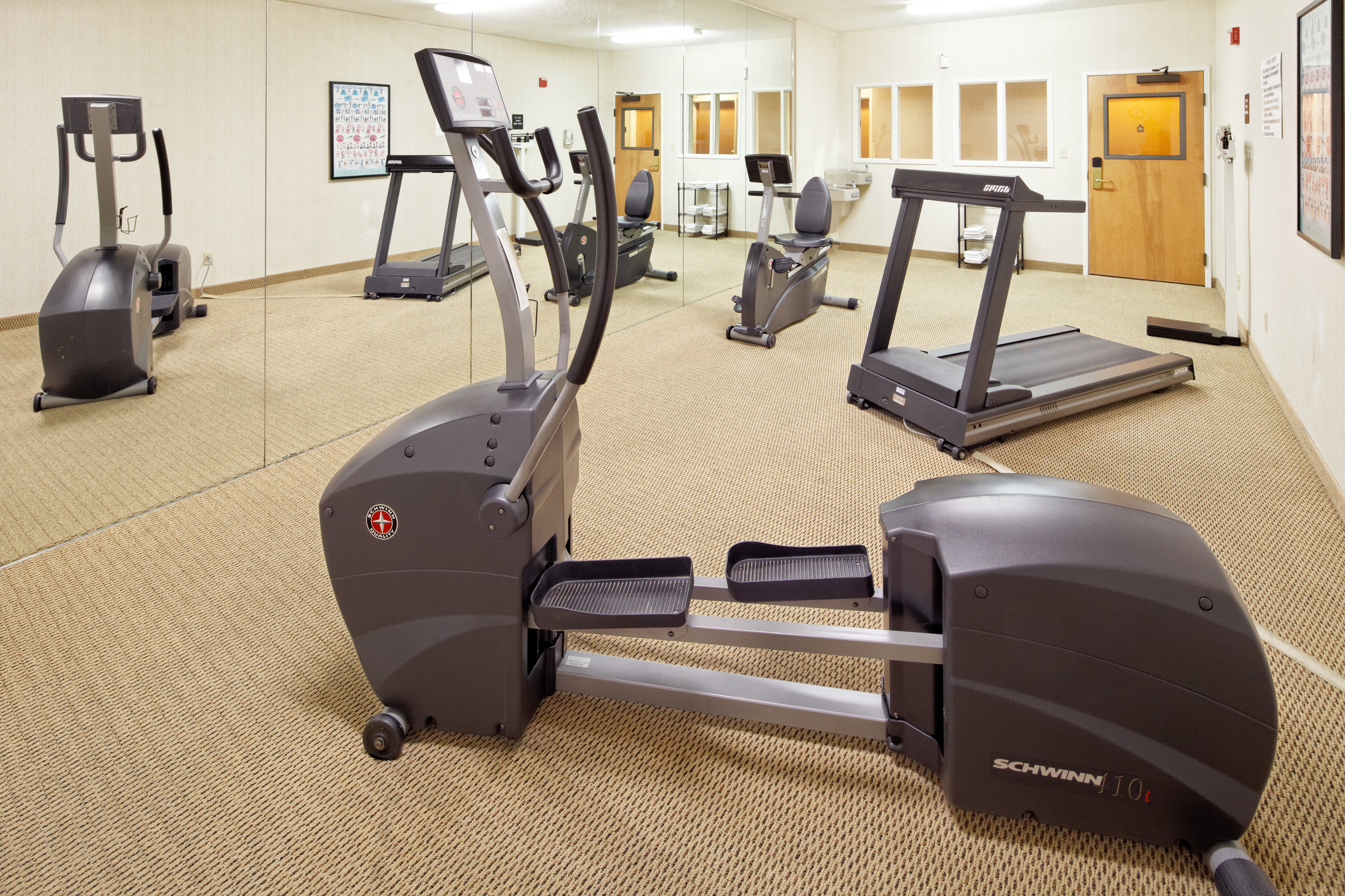 holiday inn express and suites lancaster by ihg