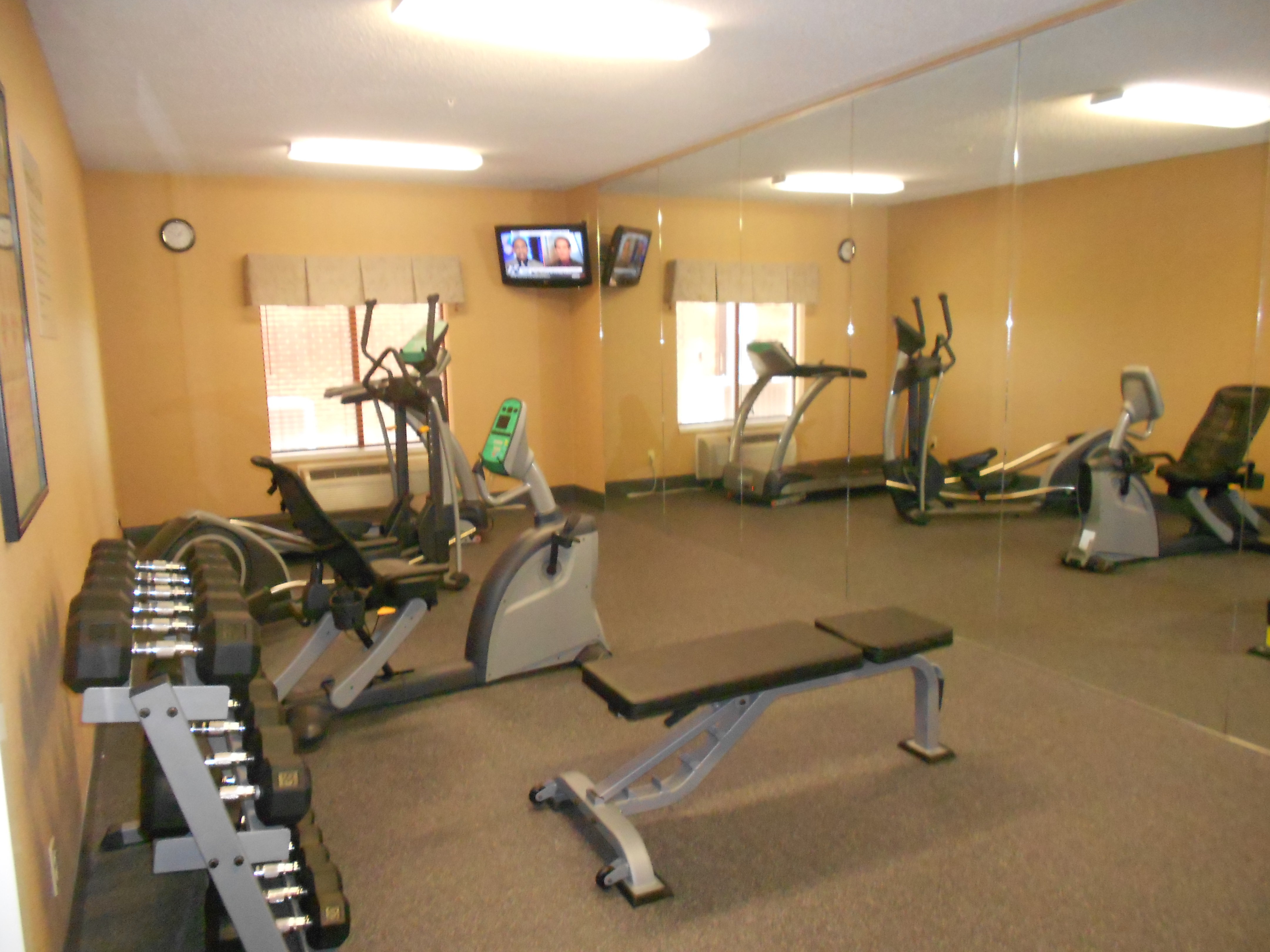 holiday inn express and suites lancaster by ihg