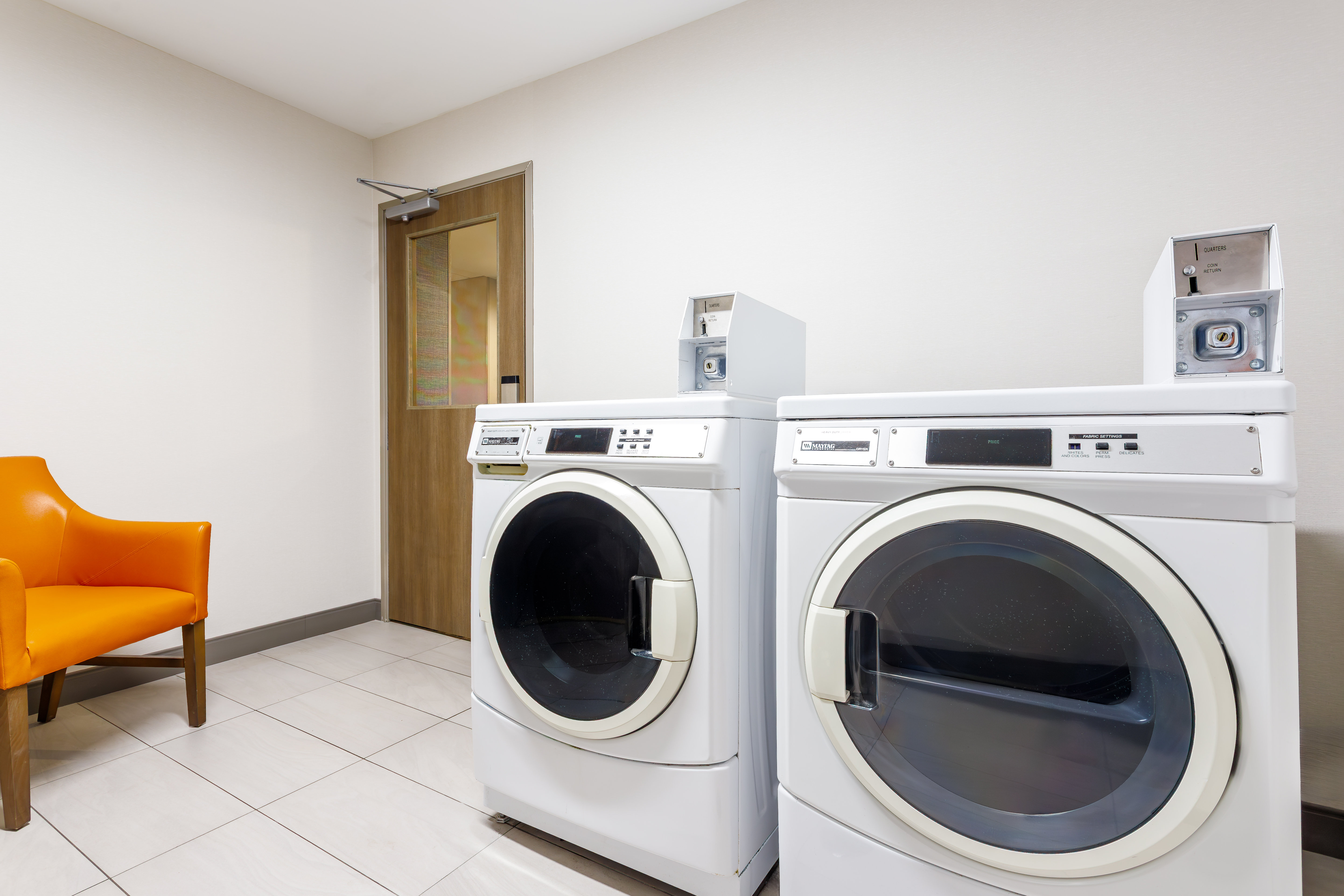 holiday inn express and suites lancaster by ihg