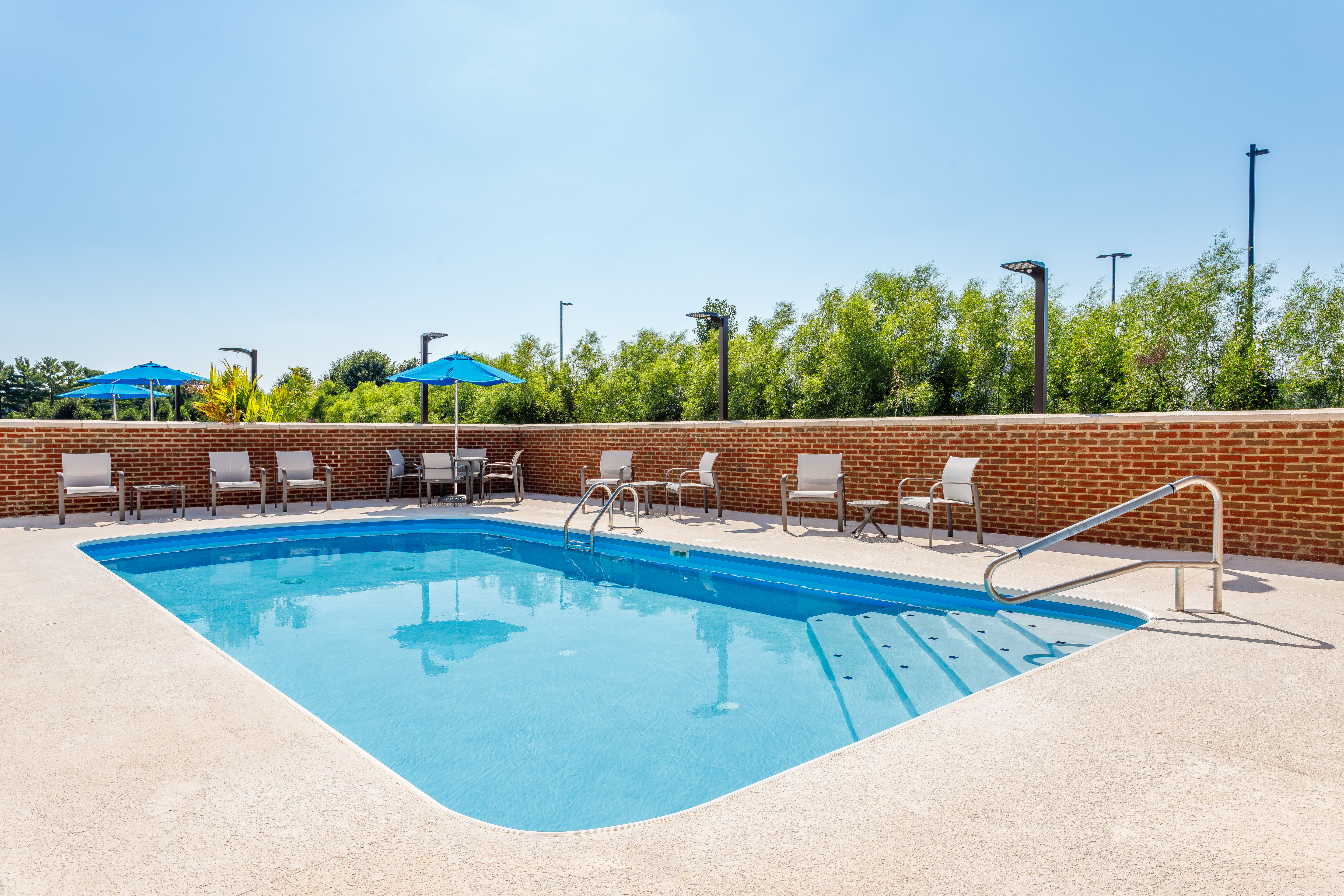 holiday inn express and suites lancaster by ihg