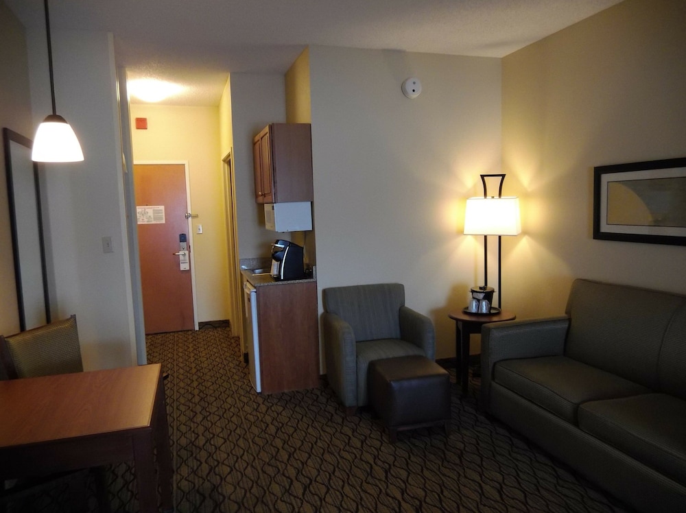 holiday inn express and suites lancaster by ihg