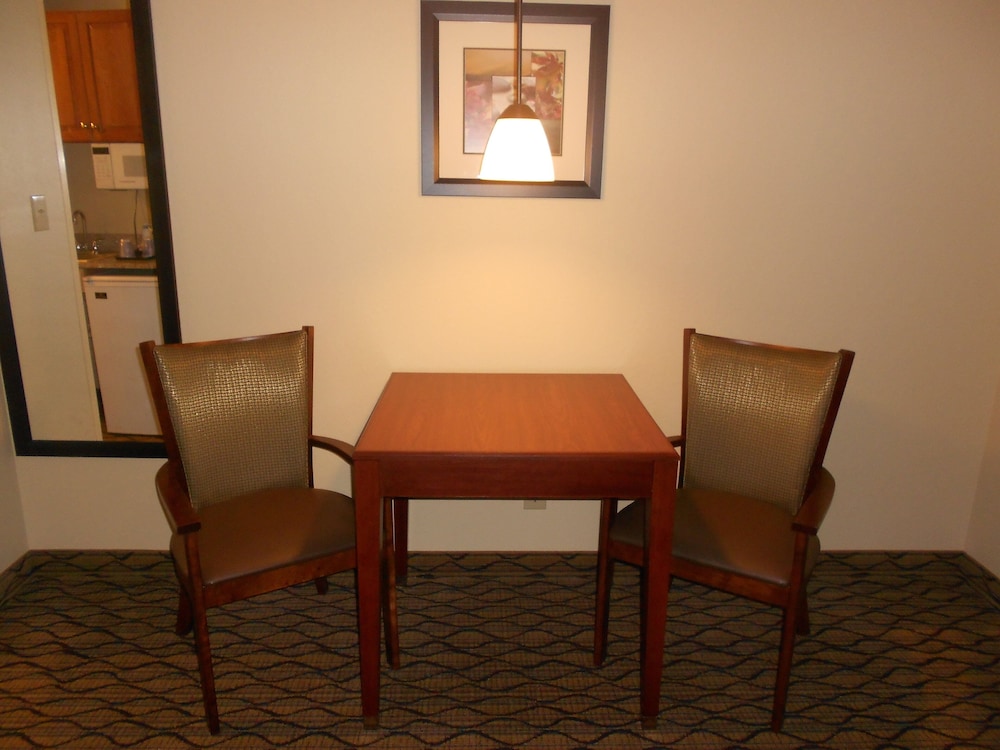 holiday inn express and suites lancaster by ihg