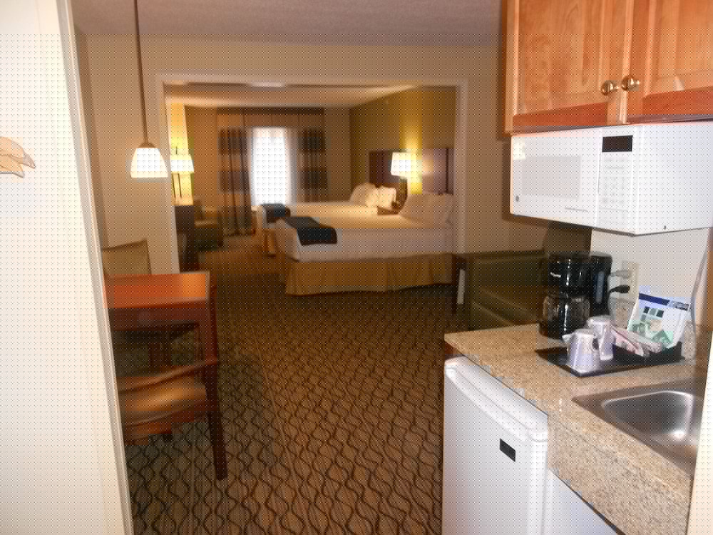 holiday inn express and suites lancaster by ihg