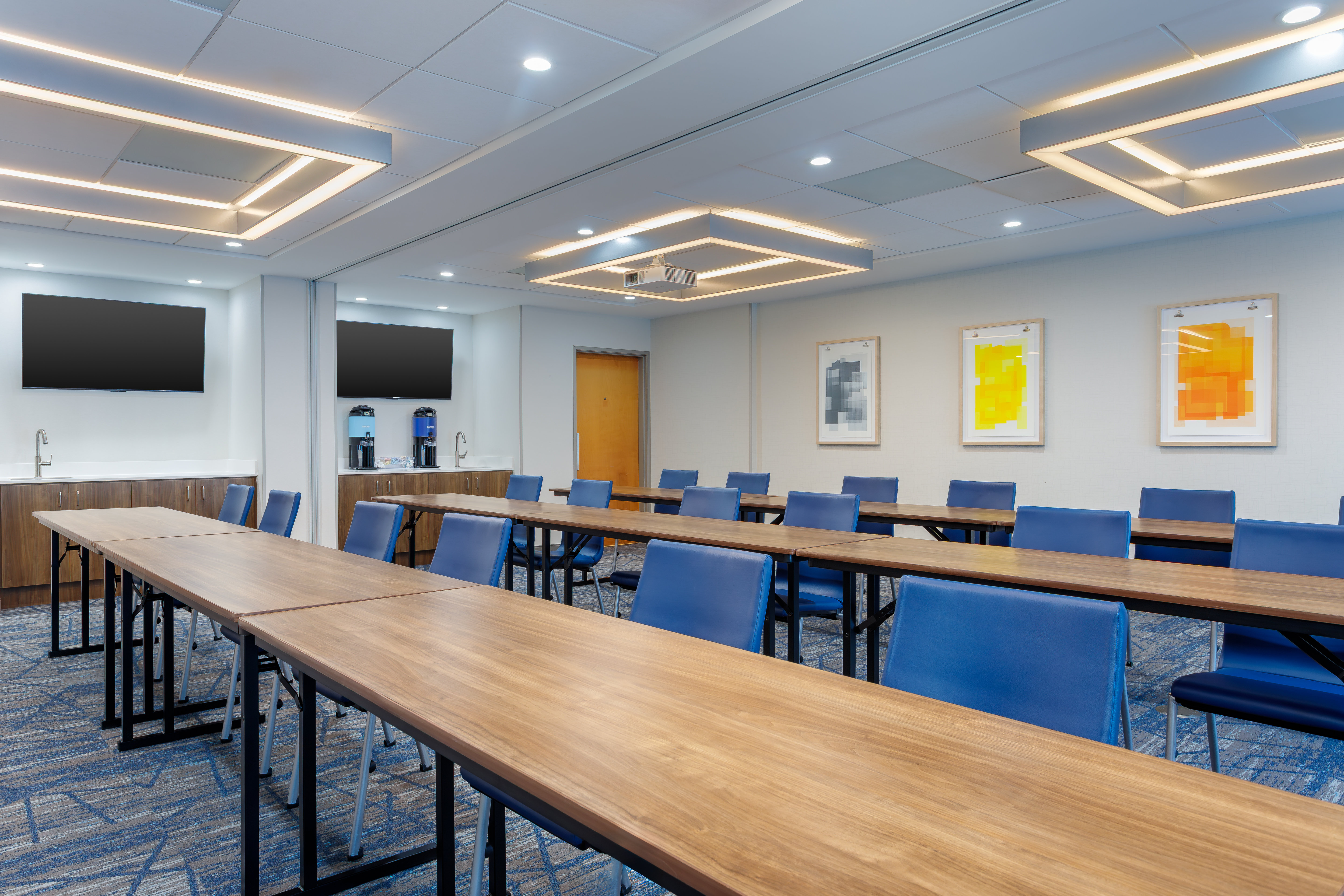 holiday inn express and suites lancaster by ihg