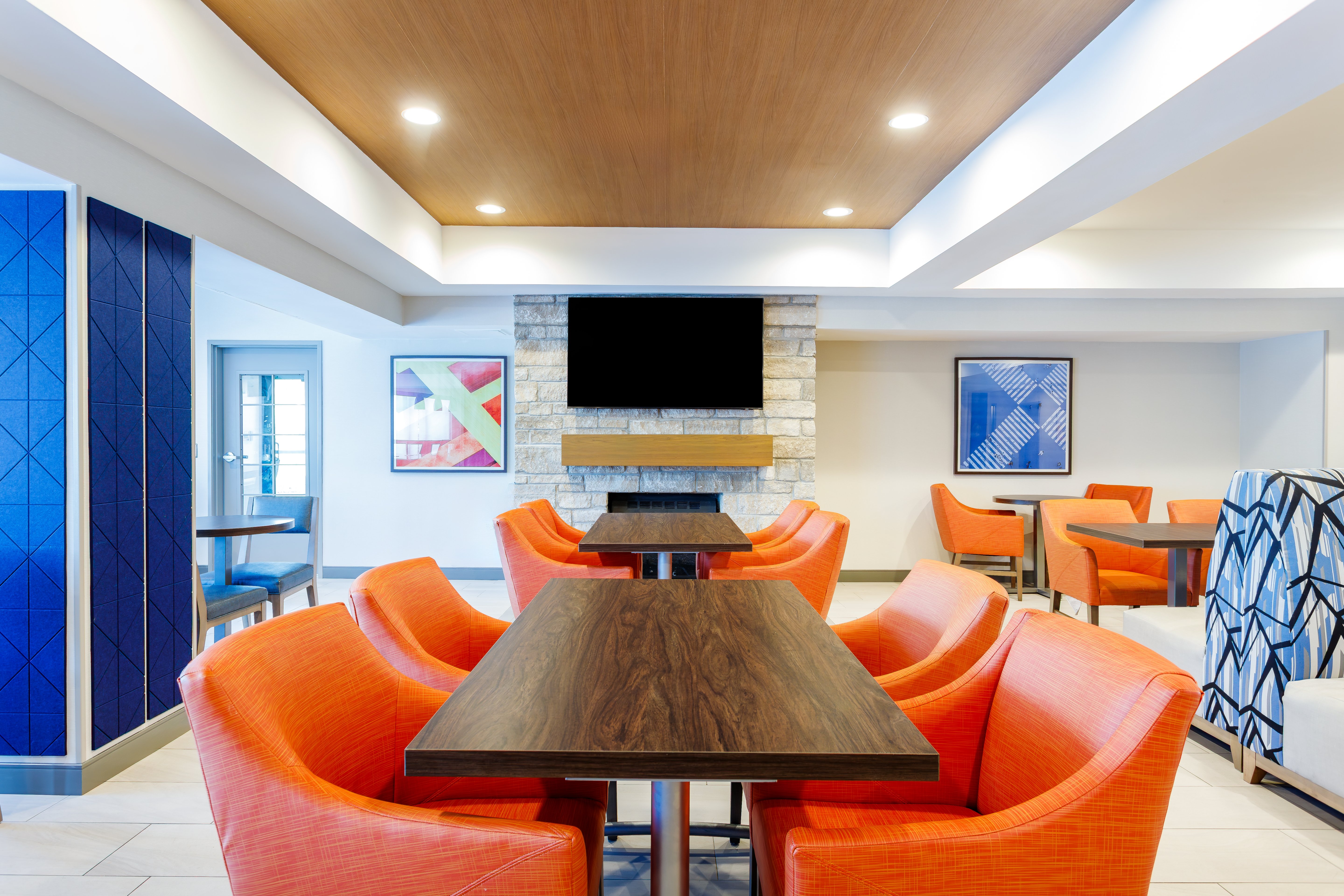 holiday inn express and suites lancaster by ihg