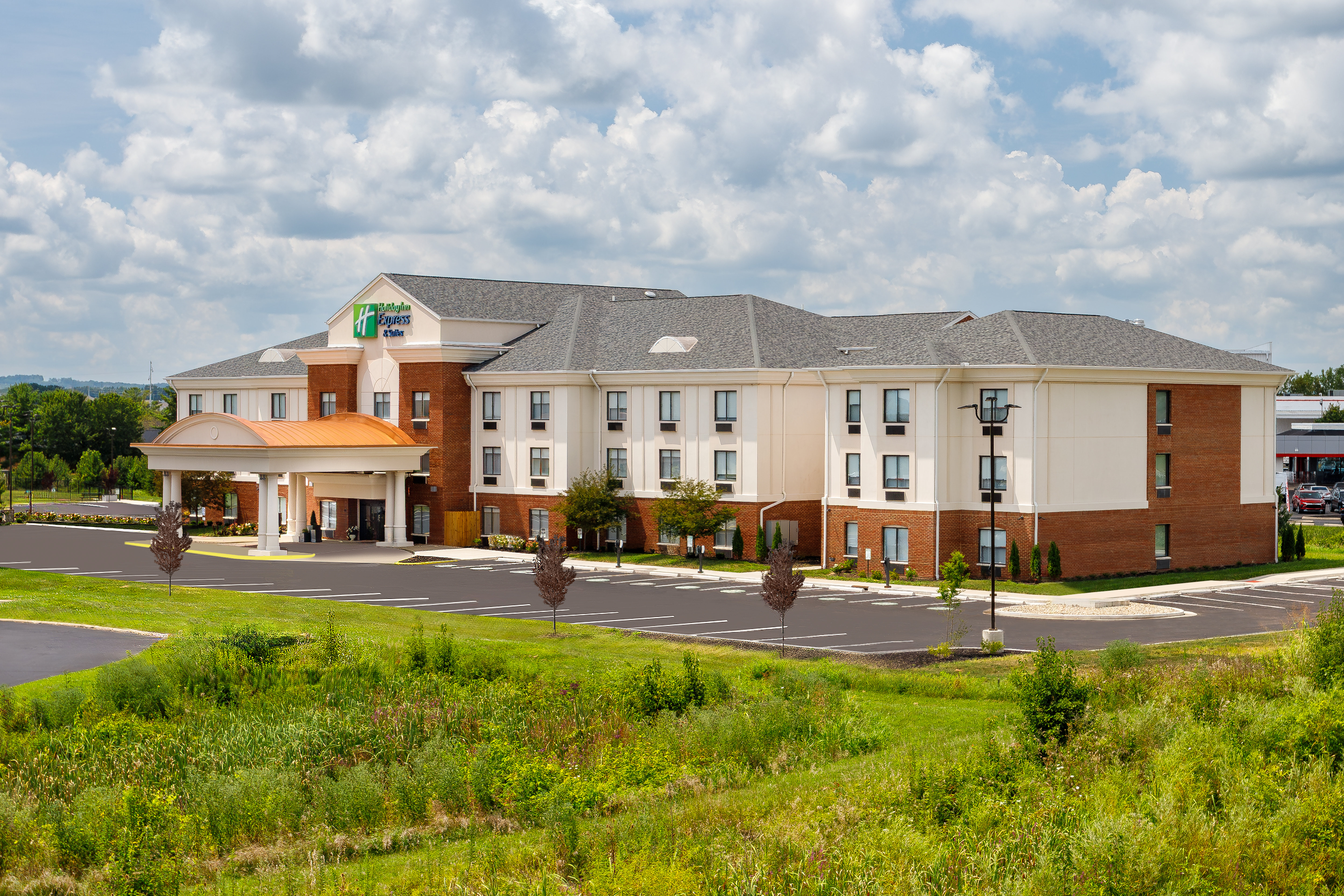 holiday inn express and suites lancaster by ihg
