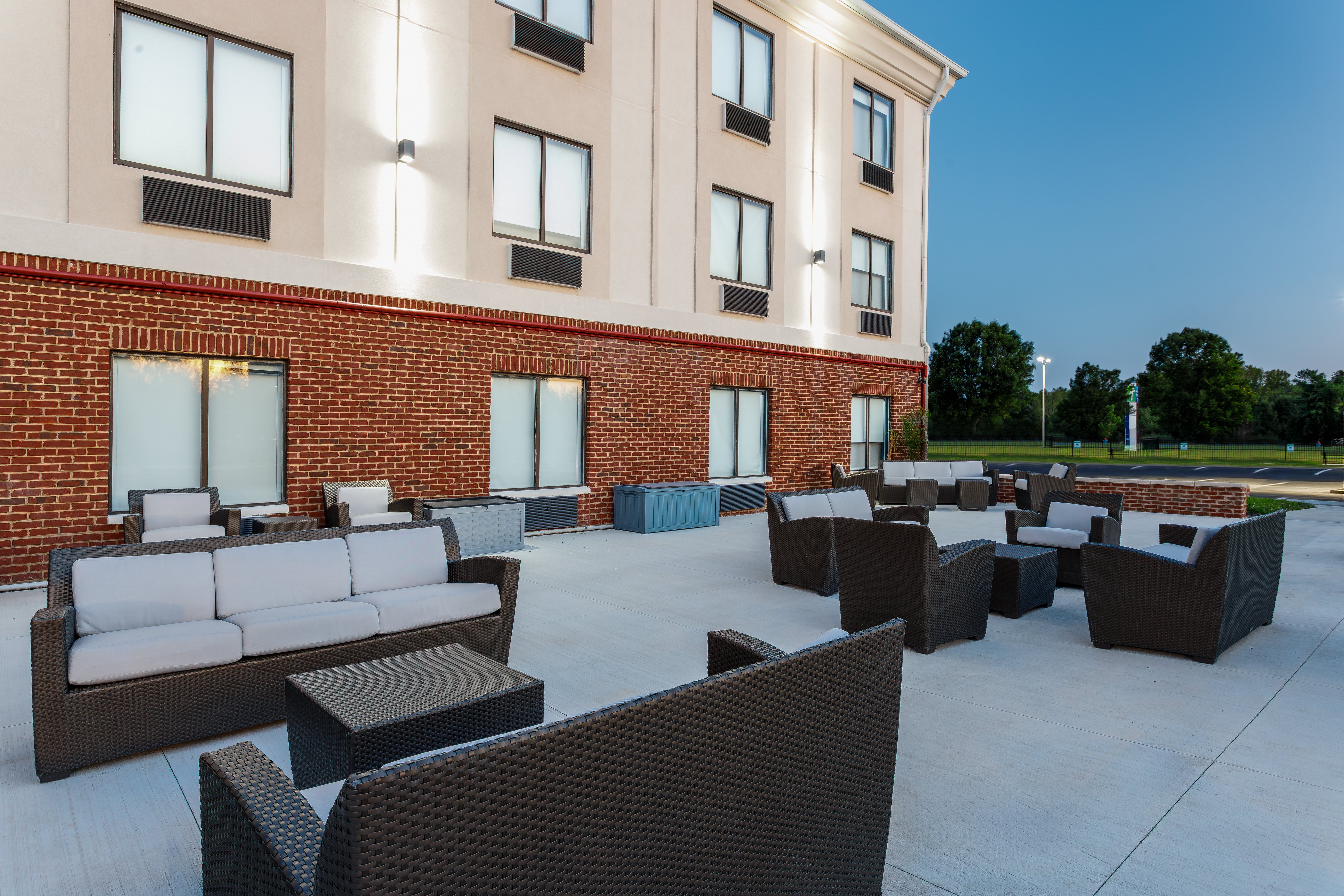 holiday inn express and suites lancaster by ihg