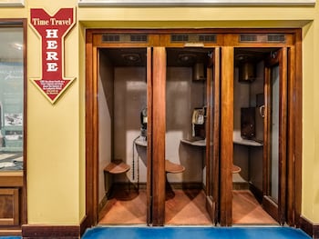 the lafayette a grand riverboat era hotel