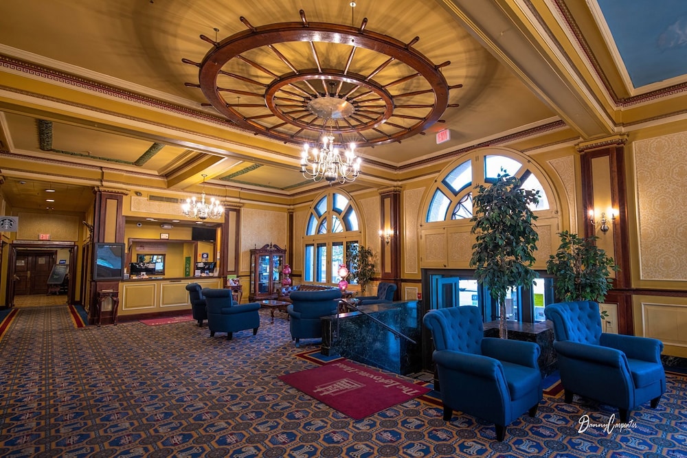 the lafayette a grand riverboat era hotel