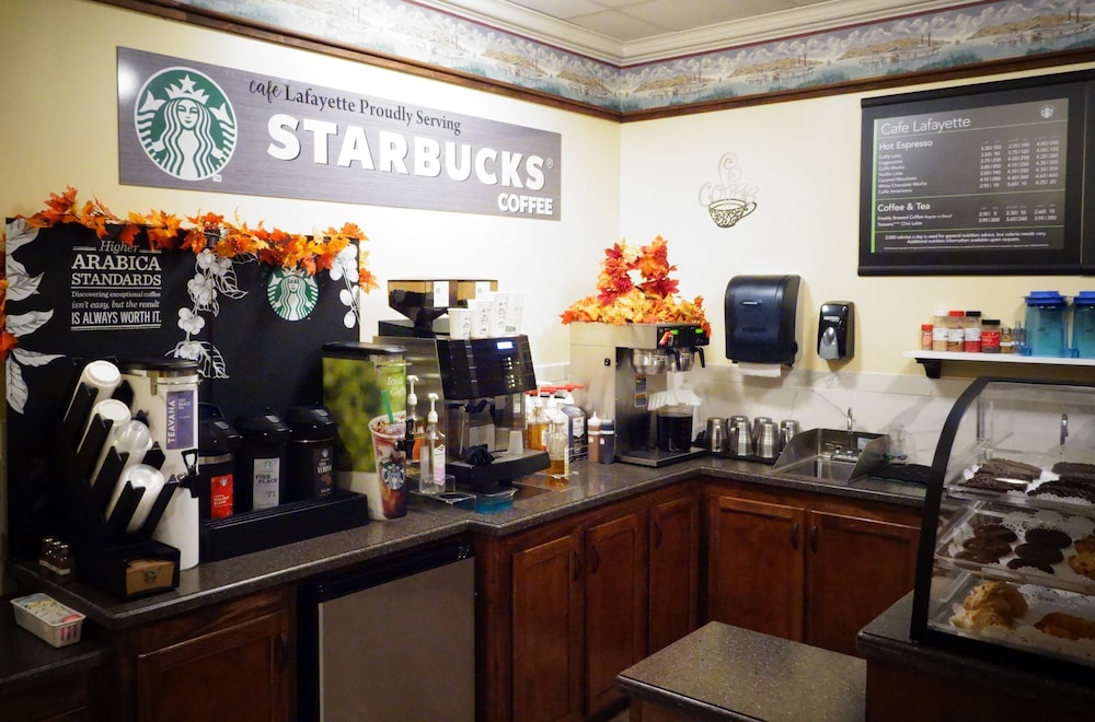 the lafayette a grand riverboat era hotel