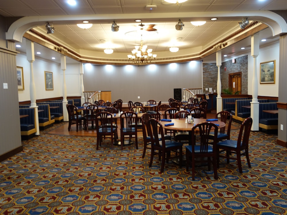 the lafayette a grand riverboat era hotel