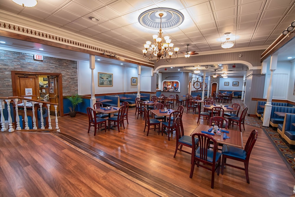 the lafayette a grand riverboat era hotel