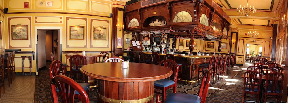 the lafayette a grand riverboat era hotel