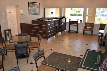 super 8 by wyndham salinas