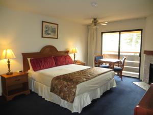 Monarch Resort,Monterey County>>Monterey,3 star