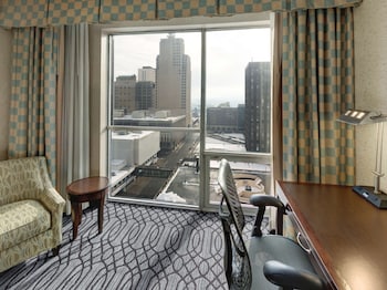 doubletree by hilton hotel st paul downtown