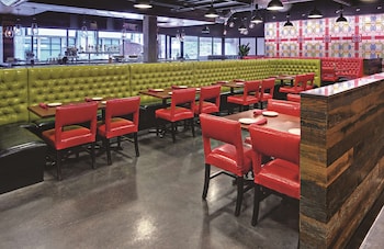 doubletree by hilton hotel st paul downtown