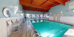 holiday inn express and suites golden valley
