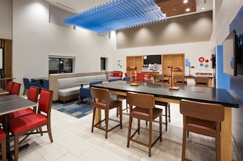 holiday inn express and suites golden valley