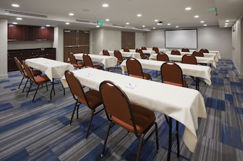 holiday inn express and suites golden valley