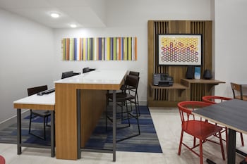 holiday inn express and suites golden valley