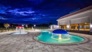 holiday inn express pigeon forge near dollywood by ihg