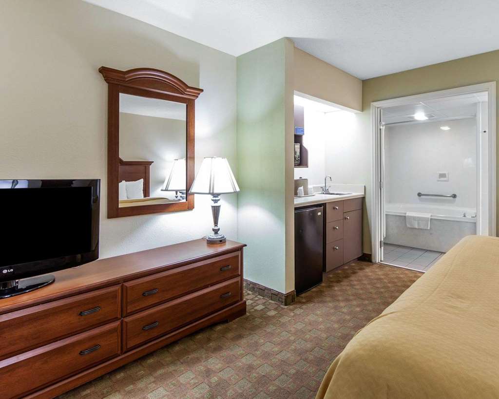 quality inn and suites dollywood