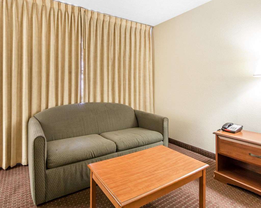 quality inn and suites dollywood