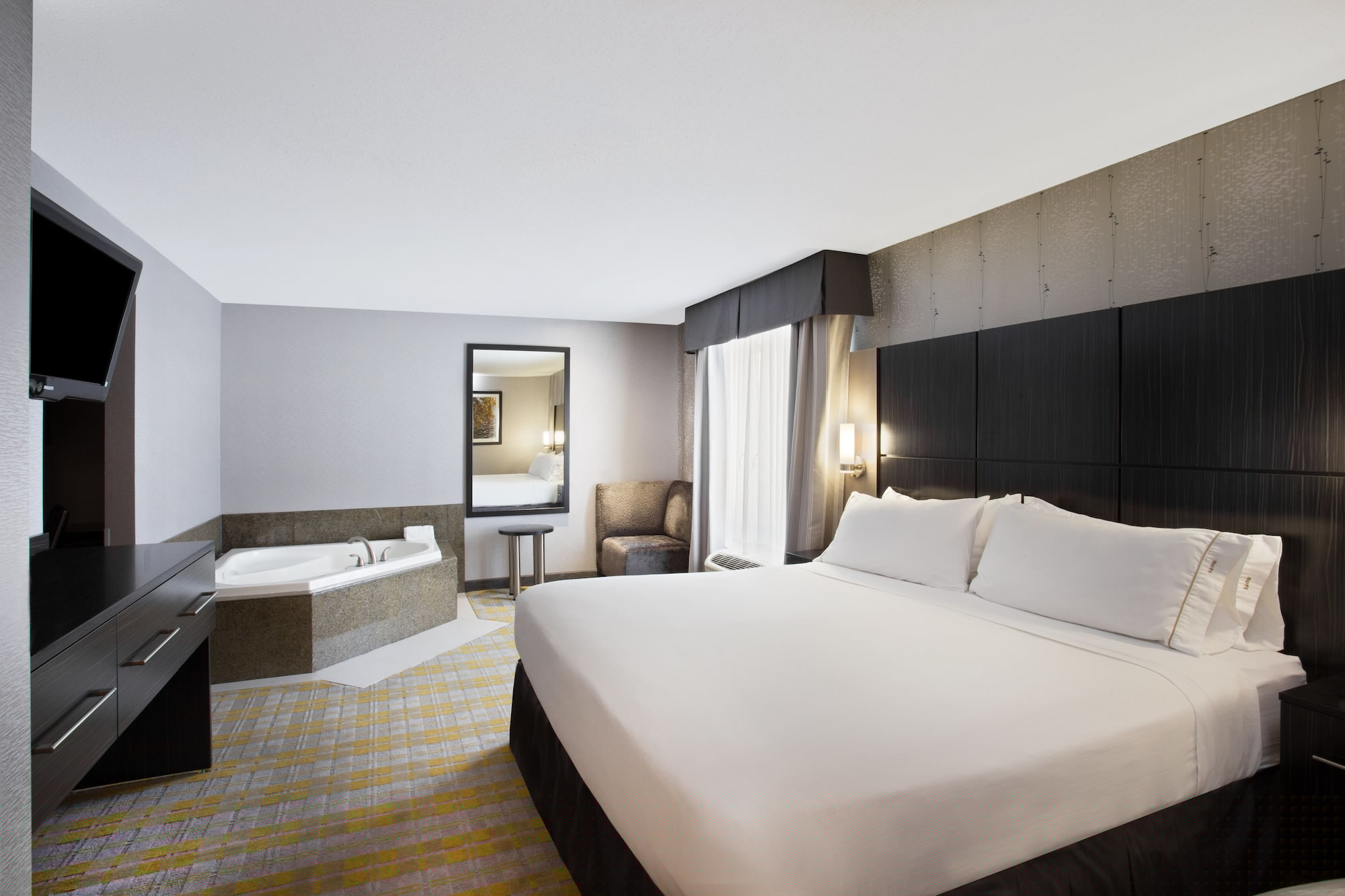 holiday inn express and suites cooperstown by ihg
