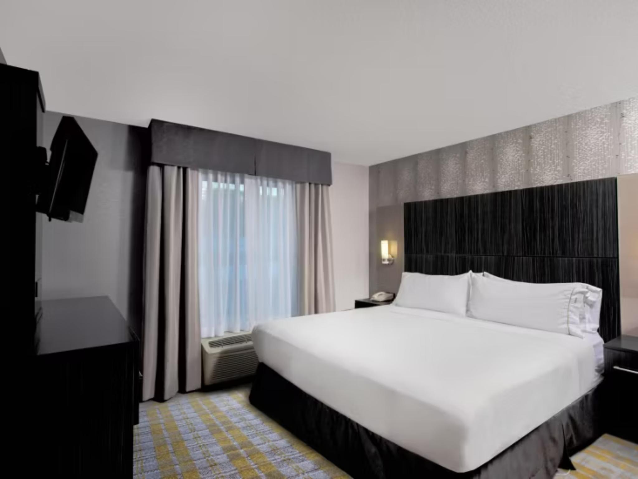holiday inn express and suites cooperstown by ihg