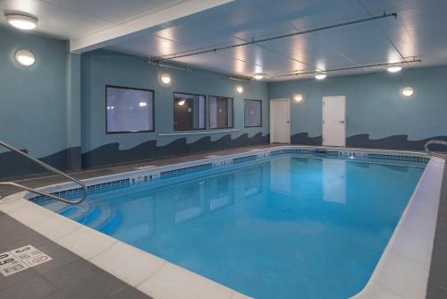 holiday inn express and suites cooperstown by ihg