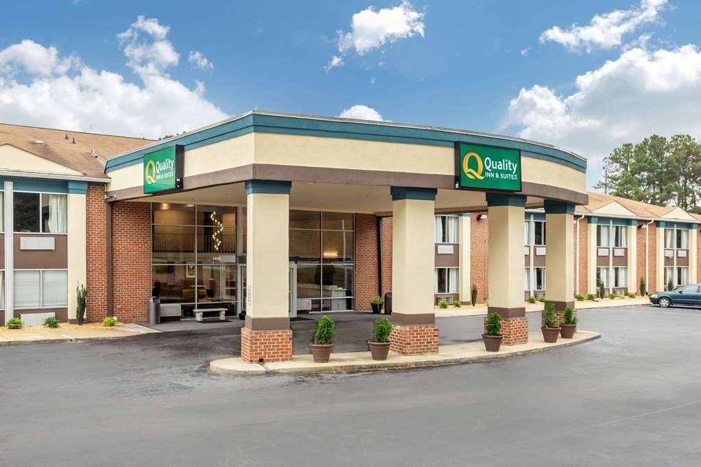 quality inn and suites apex holly springs
