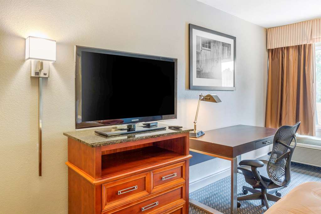 quality inn and suites apex holly springs