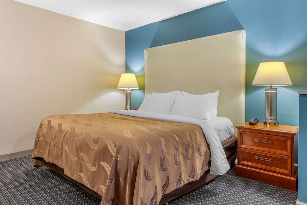 quality inn and suites apex holly springs