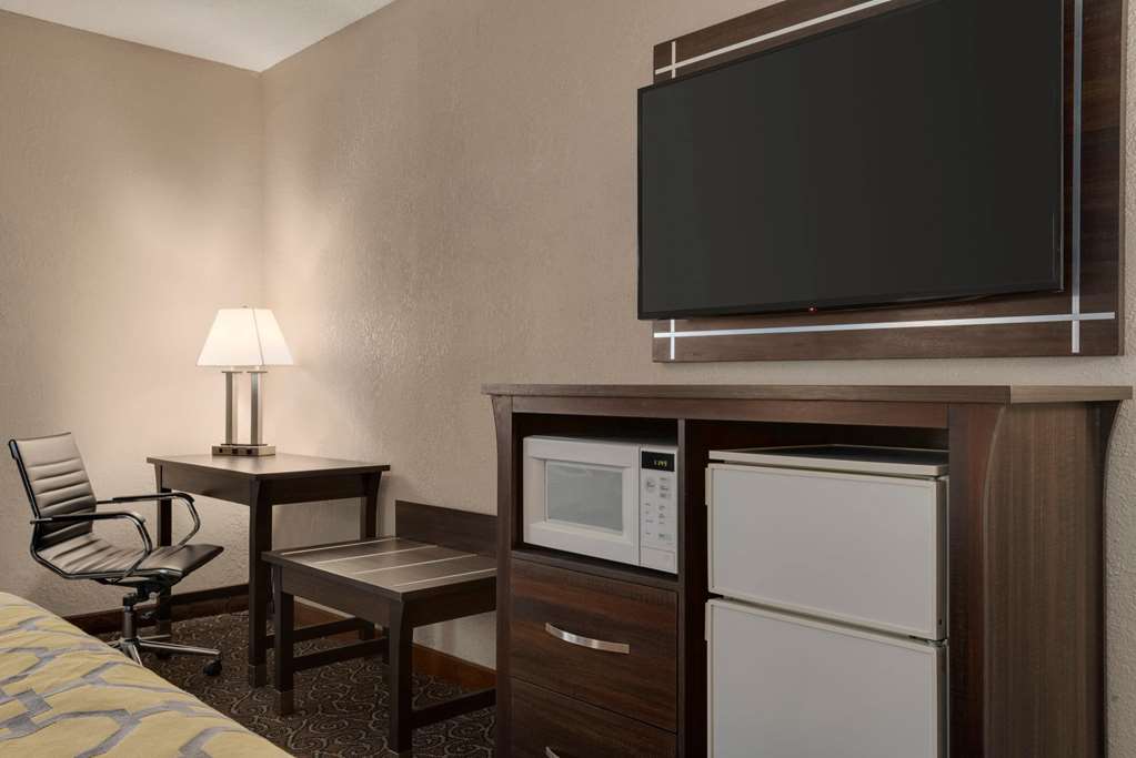 baymont by wyndham muncie near ball state university